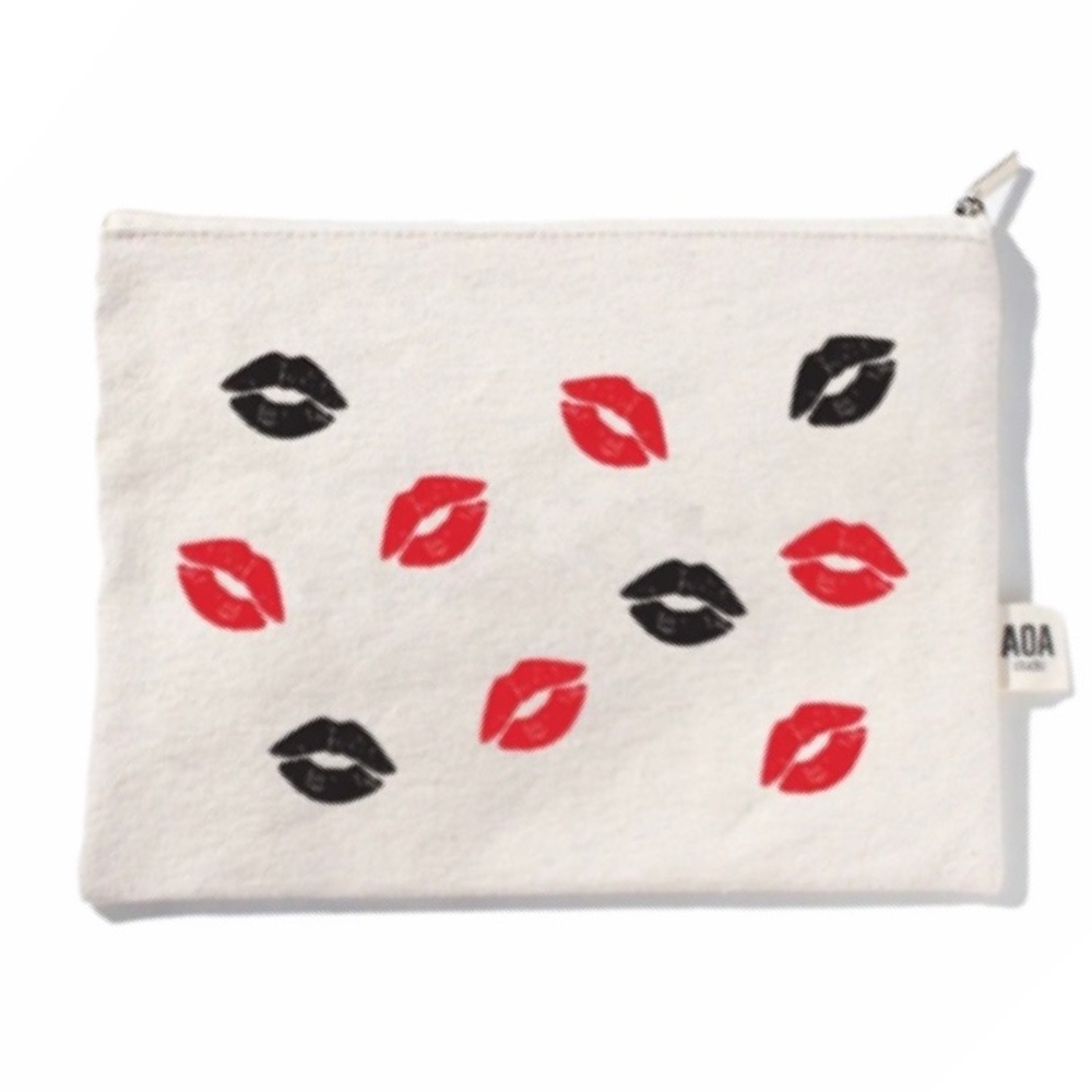 AOA Studio Lips Pouch